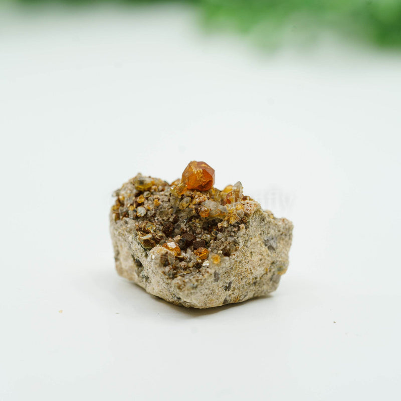 Granatas (Spesartinas) mineralas