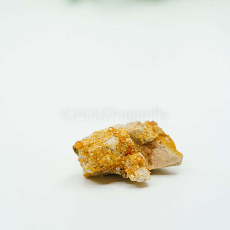 Granatas (Spesartinas) mineralas