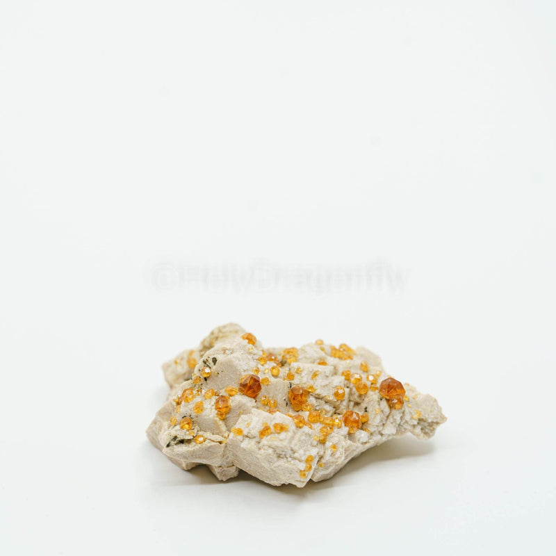 Granatas (Spesartinas) mineralas