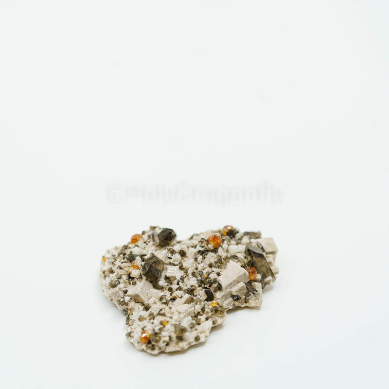 Granatas (Spesartinas) mineralas