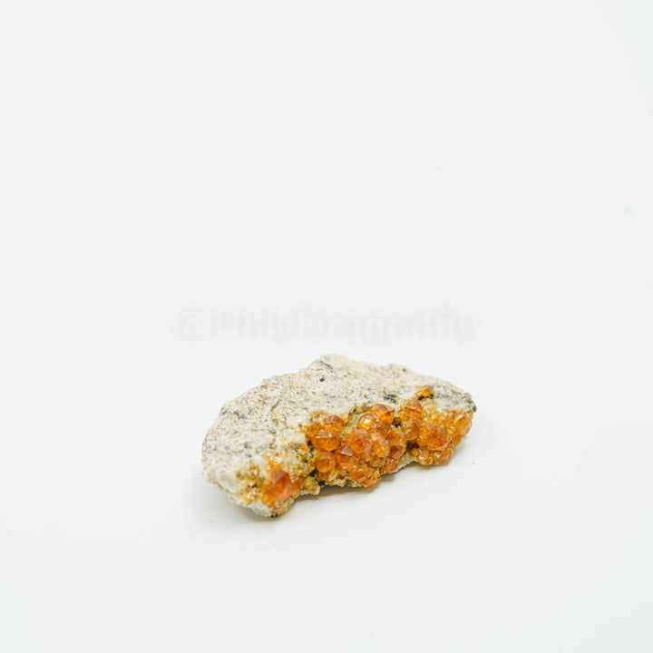Granatas (Spesartinas) mineralas - Holy Dragonfly