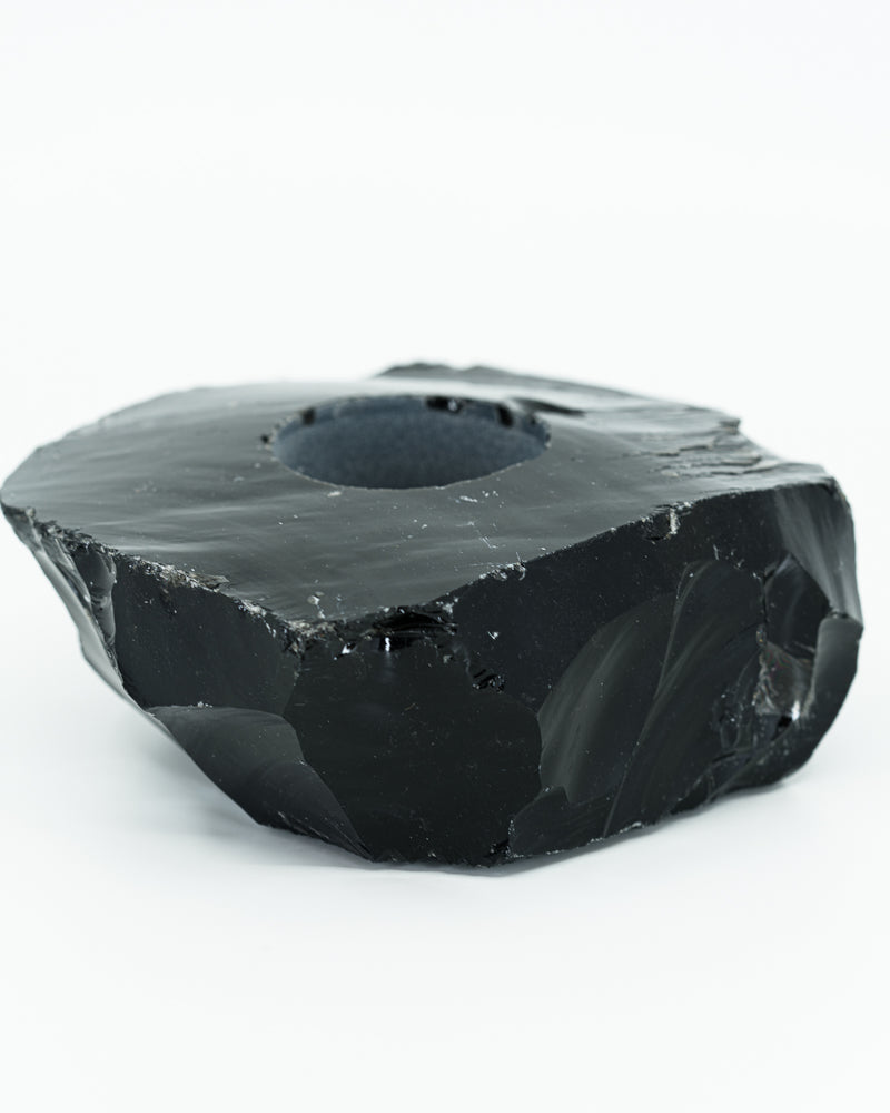 Juodo obsidiano žvakidė