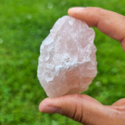 naturalus rozinio kvarco akmens mineralas