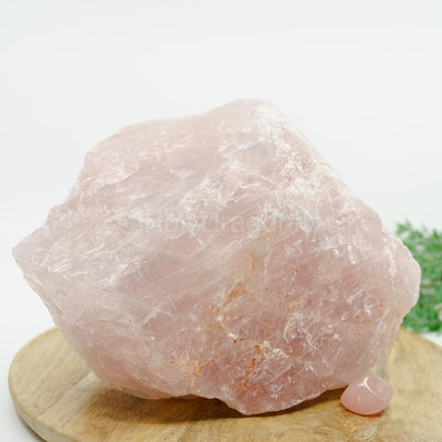 Rožinis kvarcas mineralas 6,3kg
