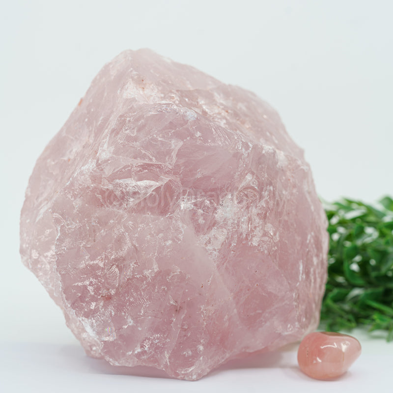 Rožinis kvarcas mineralas 3,1kg