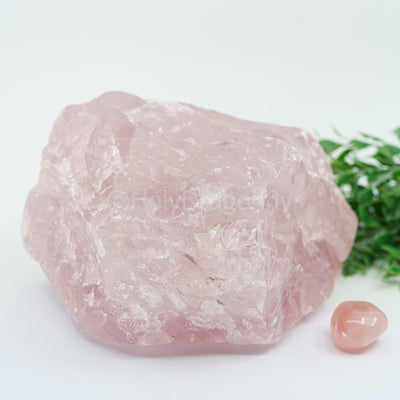 Rožinis kvarcas mineralas 3,1kg
