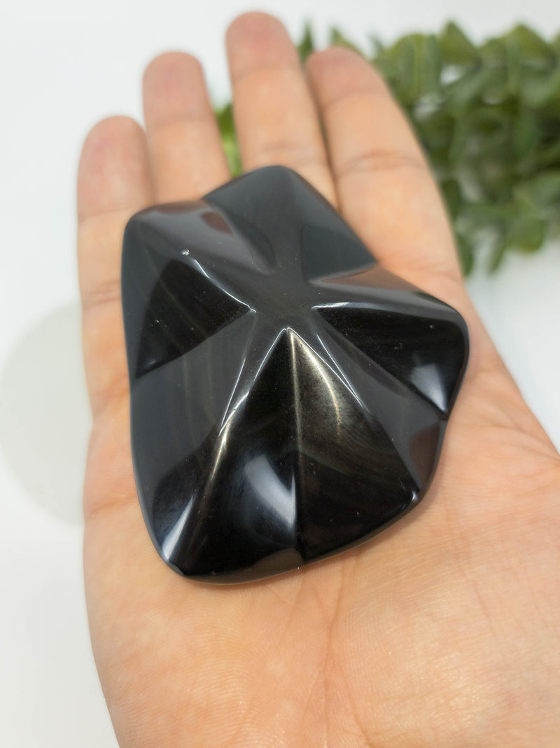 vaivorykstinis obsidianas magiskas mineralas